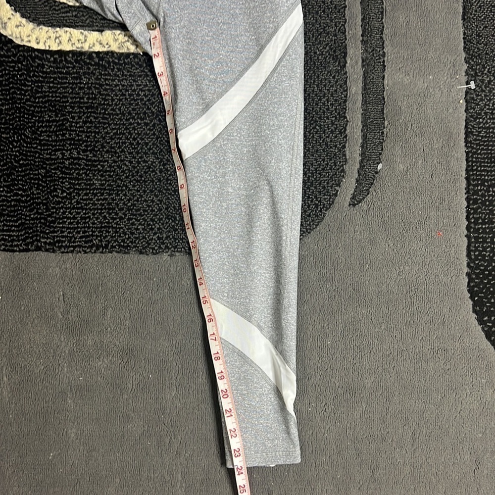 Aerie Grey High Waisted Yoga Pants/ Leggings Size M - Picture 10 of 10